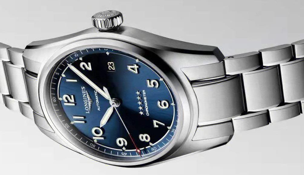 浪琴手表出現(xiàn)劃痕如何修復(fù)（浪琴手表劃痕維修方法是什么）（圖）