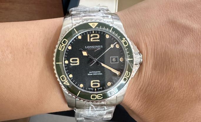 浪琴手表進(jìn)灰原因及解決方法（手表進(jìn)灰怎么辦）（圖）