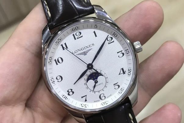 如何預(yù)防浪琴手表表帶掉色？（預(yù)防浪琴手表表帶掉色的方法）（圖）