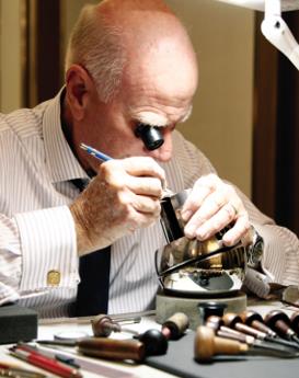 阿曼西奧·布林-浪琴維修服務(wù)中心制表師