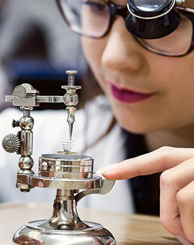 溫妮·珍尼絲-重慶浪琴維修服務(wù)中心制表師