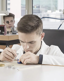 凱羅爾·切爾西-天津浪琴維修服務(wù)中心制表師