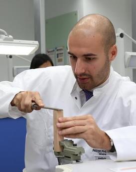 勞里·鮑威爾-南京浪琴維修服務(wù)中心制表師