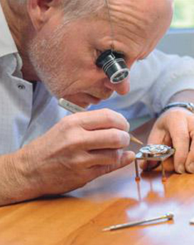 詹姆士·約翰森-保定浪琴維修服務(wù)中心制表師